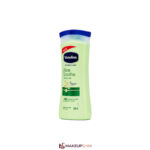 نمای محصول از بغل لوسیون بدن وازلین مدل آلوئه ورا (Aloe Soothe) حجم 400 میلی‌لیتر